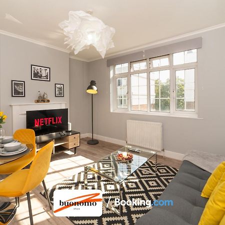 לונדון Two Bedroom Apartment By Buonomo Stays Short Lets & Serviced Accommodation With Balcony מראה חיצוני תמונה