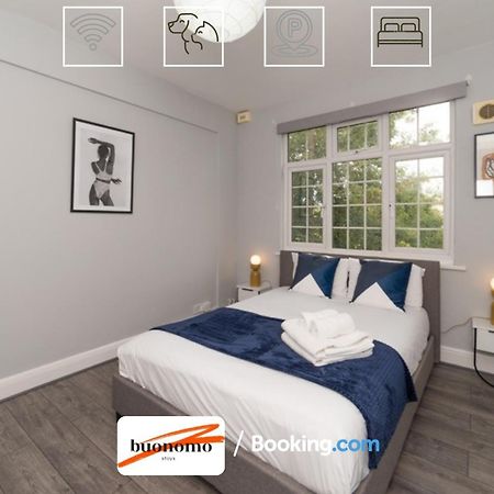 לונדון Two Bedroom Apartment By Buonomo Stays Short Lets & Serviced Accommodation With Balcony מראה חיצוני תמונה
