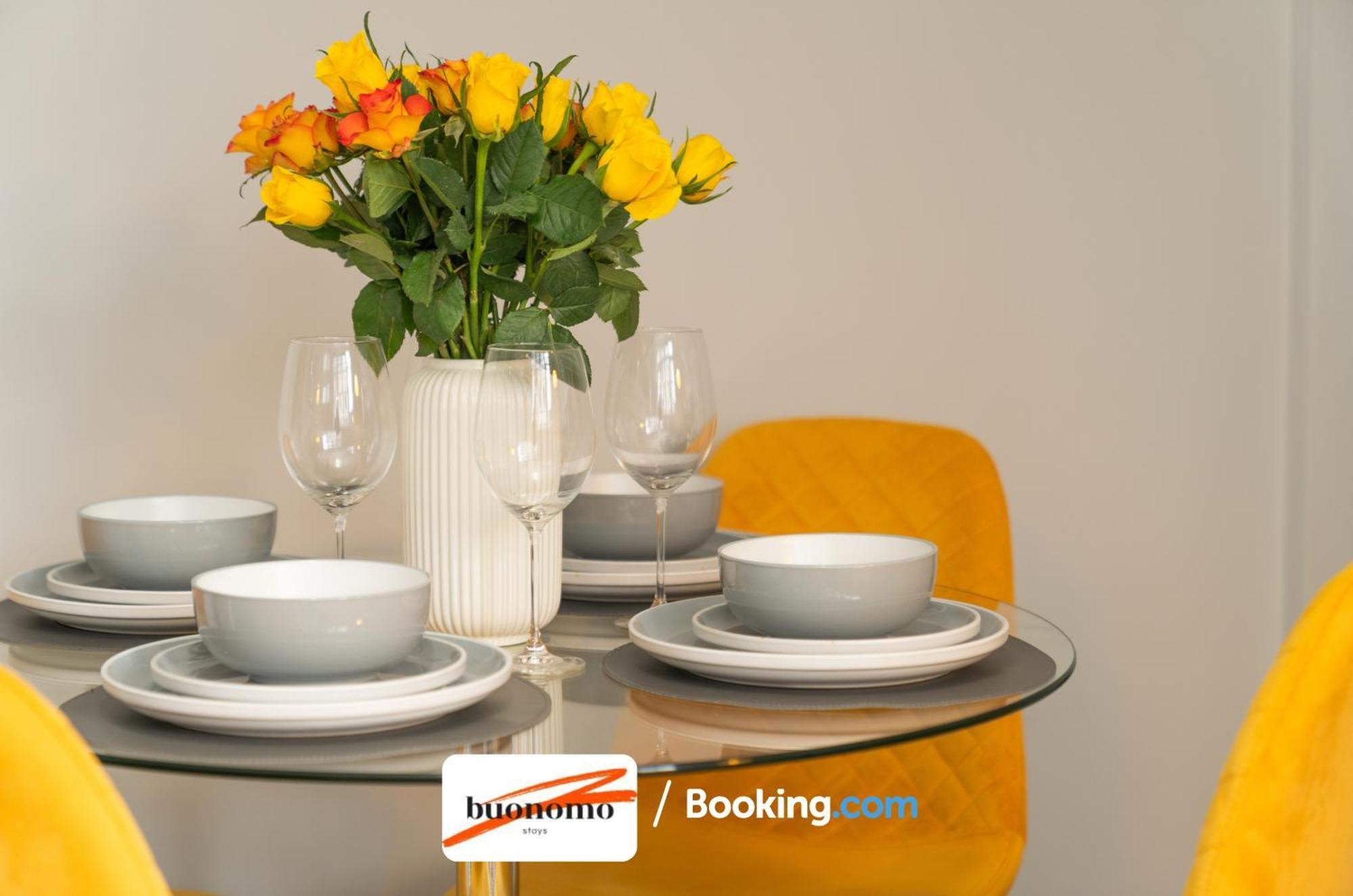 לונדון Two Bedroom Apartment By Buonomo Stays Short Lets & Serviced Accommodation With Balcony מראה חיצוני תמונה