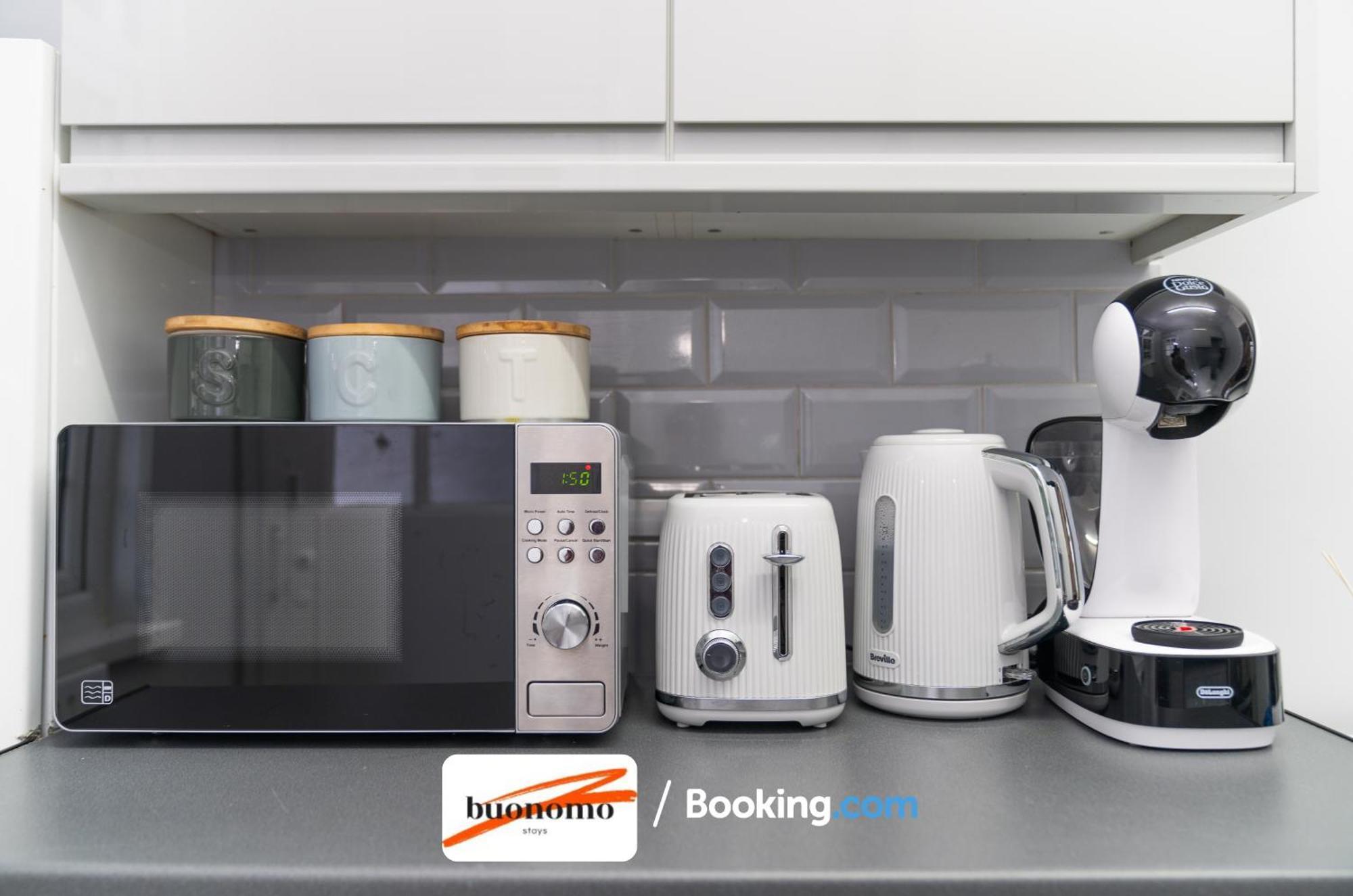 לונדון Two Bedroom Apartment By Buonomo Stays Short Lets & Serviced Accommodation With Balcony מראה חיצוני תמונה