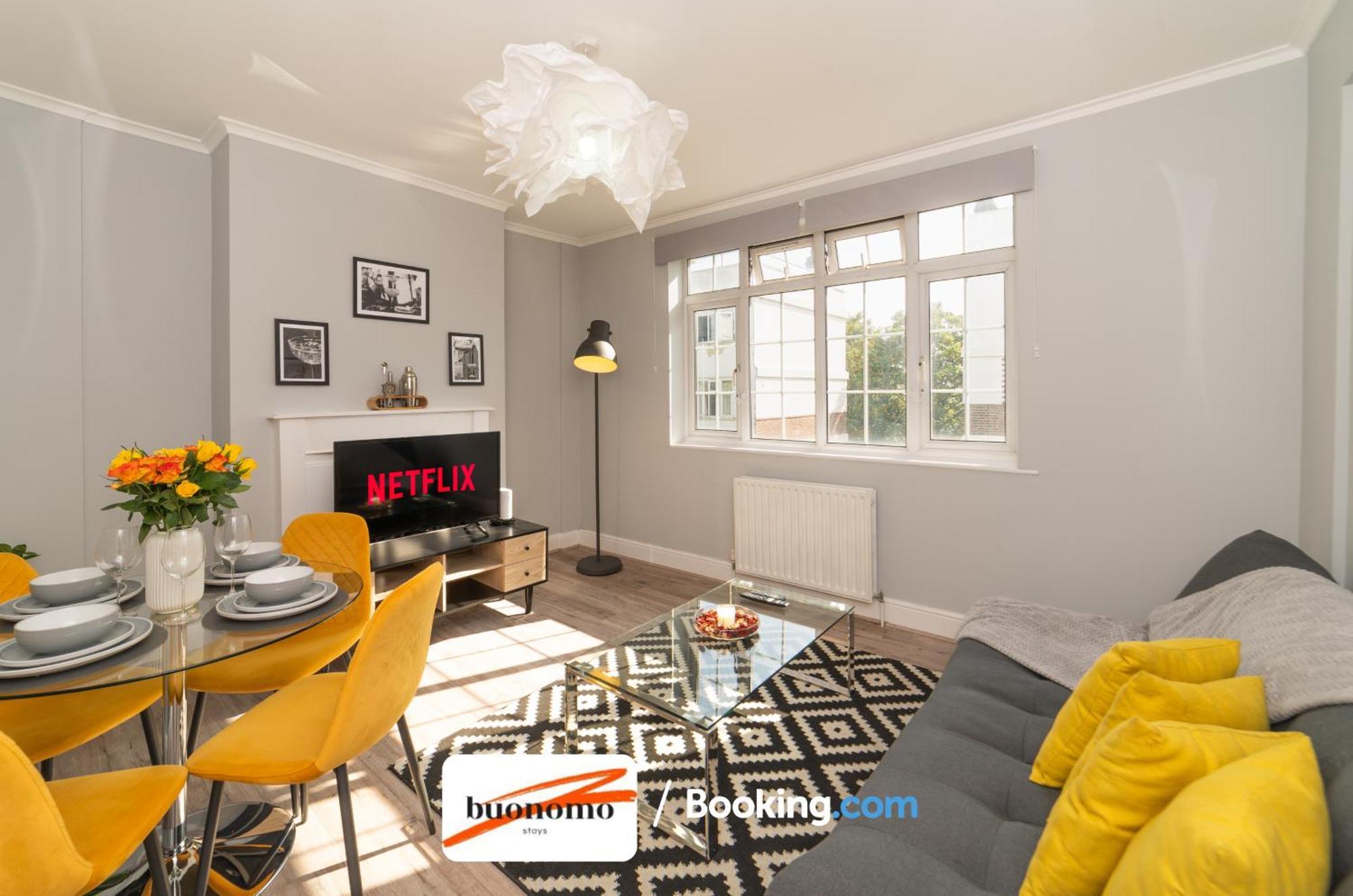 לונדון Two Bedroom Apartment By Buonomo Stays Short Lets & Serviced Accommodation With Balcony מראה חיצוני תמונה