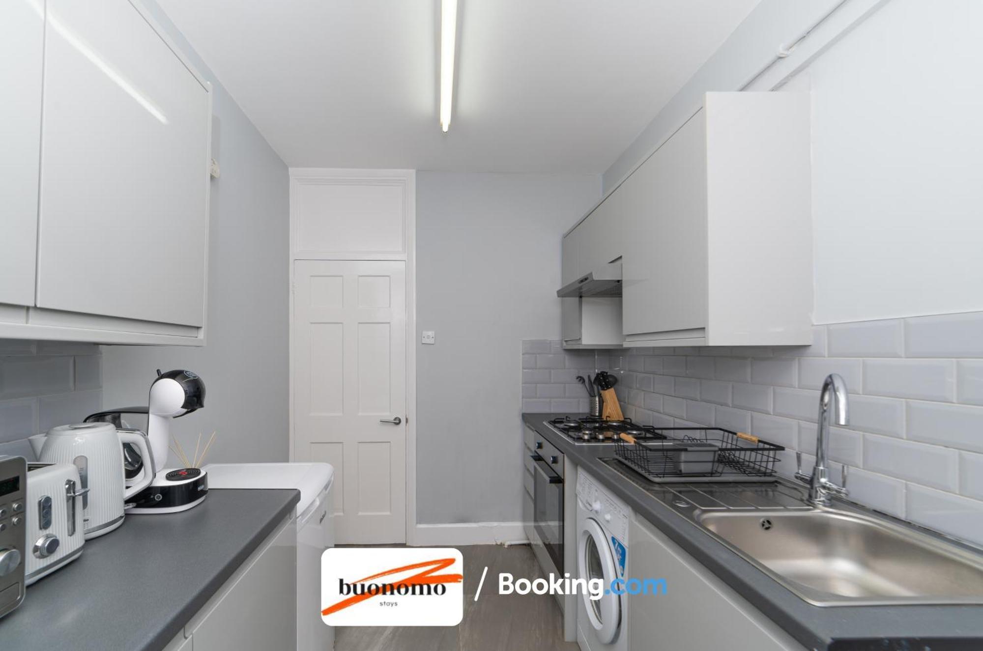 לונדון Two Bedroom Apartment By Buonomo Stays Short Lets & Serviced Accommodation With Balcony מראה חיצוני תמונה