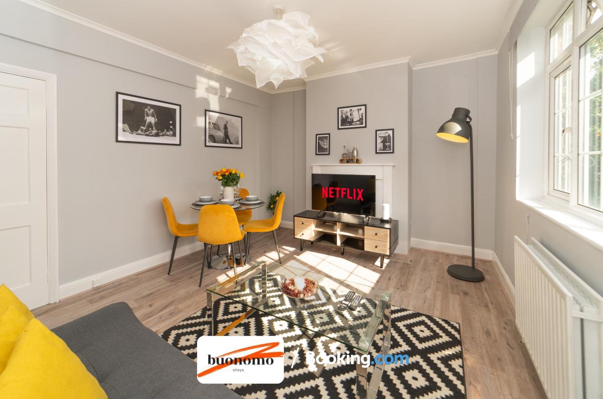 לונדון Two Bedroom Apartment By Buonomo Stays Short Lets & Serviced Accommodation With Balcony מראה חיצוני תמונה