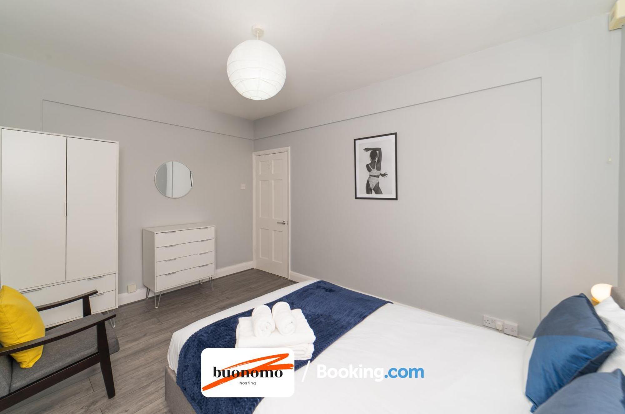 לונדון Two Bedroom Apartment By Buonomo Stays Short Lets & Serviced Accommodation With Balcony מראה חיצוני תמונה